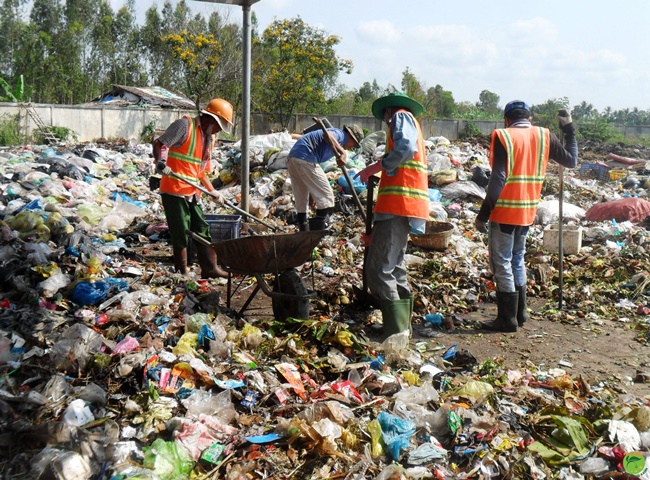 H&uacute;t chất thải c&ocirc;ng nghiệp TPHCM