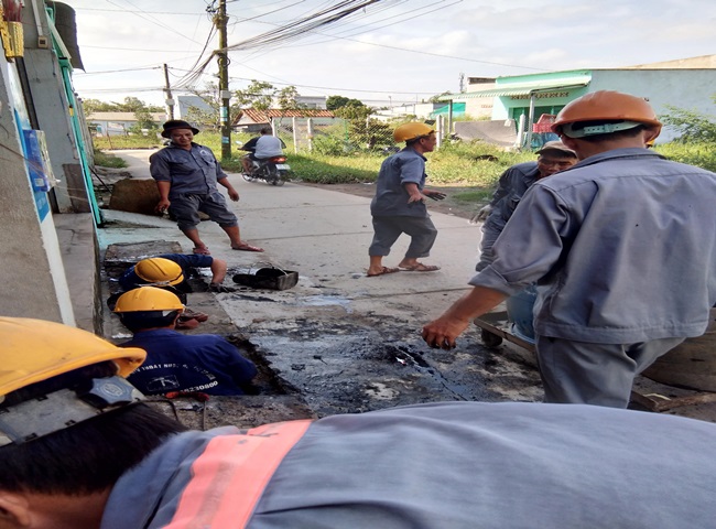 Thợ nạo vét hố ga huyện Nhà Bè