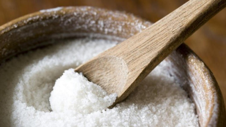 Sử dụng muối ăn là phương pháp thông tắc nghẽn bồn cầu hiệu quả