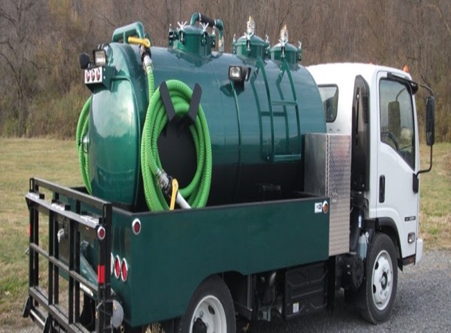 Cho thu&ecirc; xe bồn vận chuyển b&ugrave;n vi sinh H&ograve;a Ph&aacute;t lu&ocirc;n được kh&aacute;ch h&agrave;ng tin tưởng