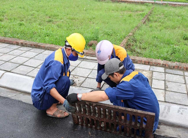 Nạo v&eacute;t cống tho&aacute;t nước TPHCM
