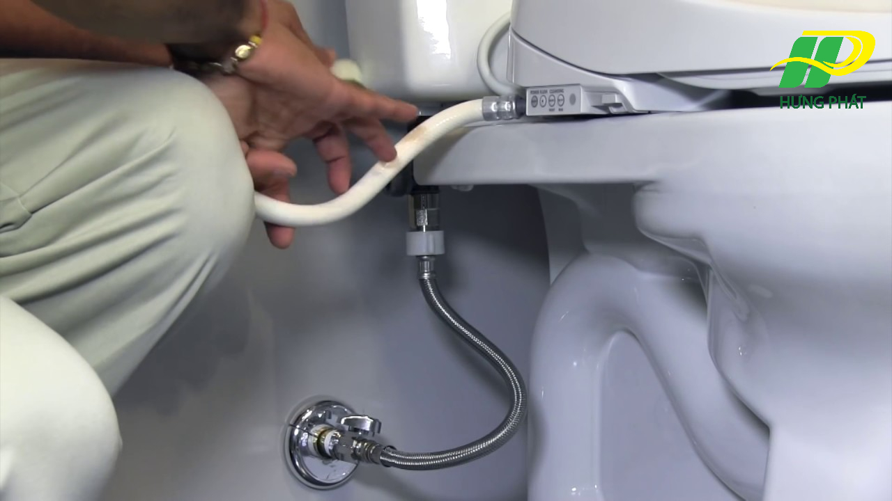 Kiểm tra kỹ ống thoát bồn cầu