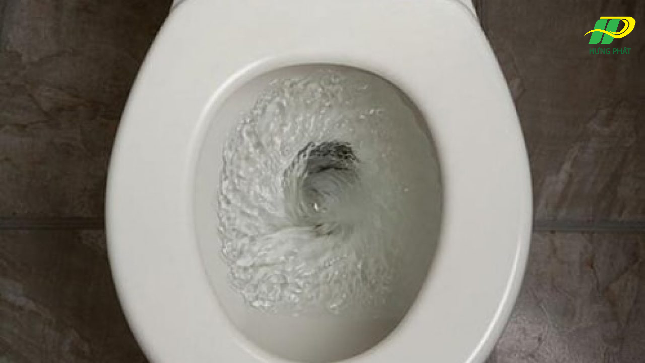 Bồn cầu xả nước có tiếng kêu ọc ọc