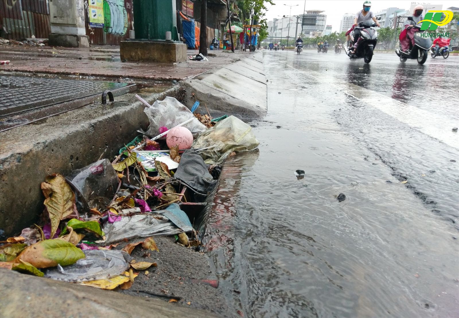 Ô nhiễm môi trường do tắc cống ngầm gây nên