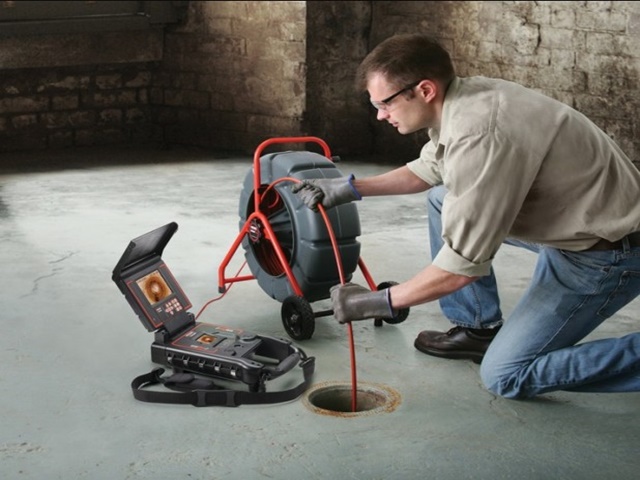 Thợ thông cống nghẹt quận Phú Nhuận tiến hành sửa chữa