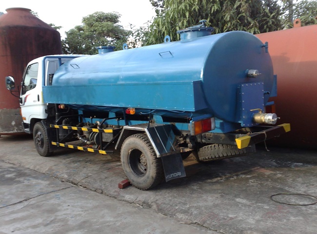 Dịch vụ thông cống nghẹt quận Tân Phú sử dụng xe hút chuyên dụng