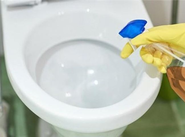 Có rất nhiều cách tẩy trắng bồn cầu