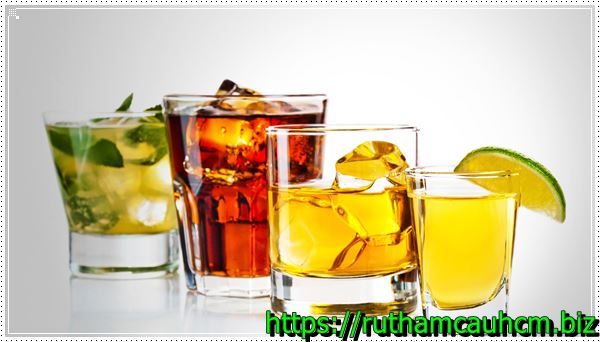 Dùng rượu khử mùi hôi nhà vệ sinh hiệu quả.