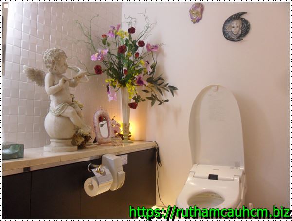 Xử lý mùi hôi nhà vệ sinh bằng túi hút ẩm